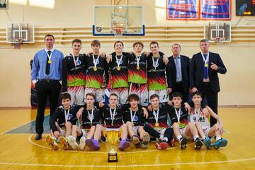 Обучающиеся УОР в составе сборной команды Свердловской области заняли первое место на Первенстве УрФО по баскетболу.